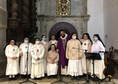 Imagen secundaria 1 - Los fieles pejinos arroparon al nuevo sacerdote en la catedral de Santander 