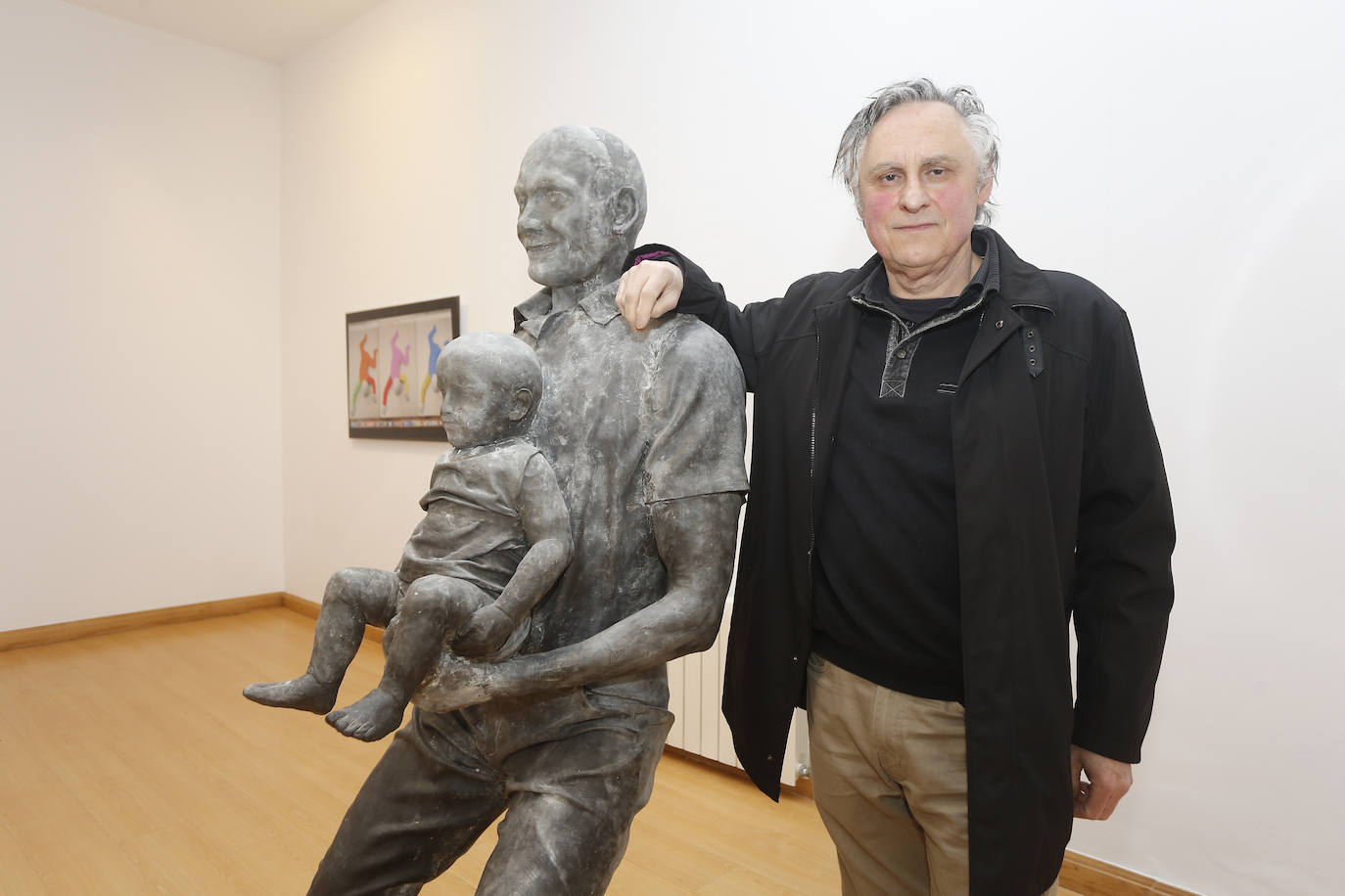 La muestra se ha inaugurado este viernes en el Centro Nacional de Fotografía José Manuel Rotella | El artista santanderino reúne esculturas, fotografías, video instalaciones y dibujos en 'Duda dada', su primera individual en Torrelavega