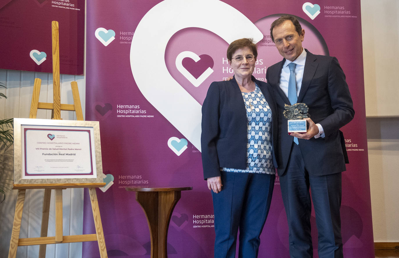 Fotos: Emilio Butragueño recoge el premio Padre Menni a la Fundación Real Madrid