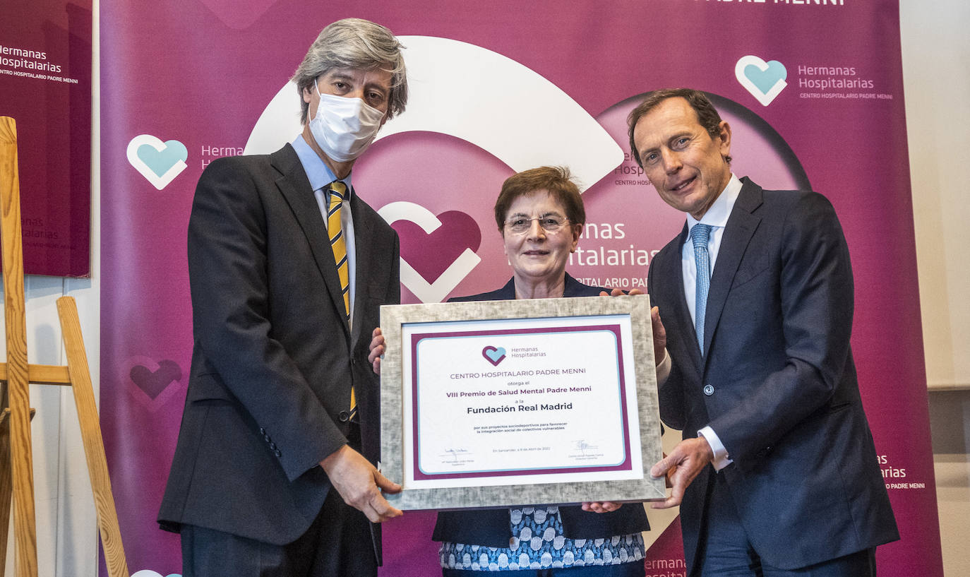 Fotos: Emilio Butragueño recoge el premio Padre Menni a la Fundación Real Madrid