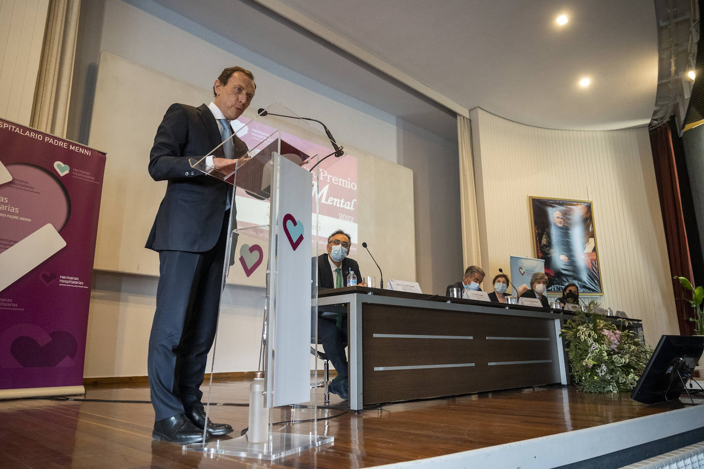 Fotos: Emilio Butragueño recoge el premio Padre Menni a la Fundación Real Madrid