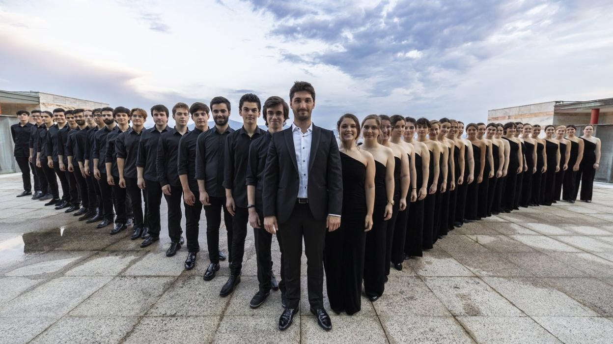 La parroquia de los Franciscanos de Santander acogerá el concierto benéfico. En la imagen, el Coro Joven de Santander. 