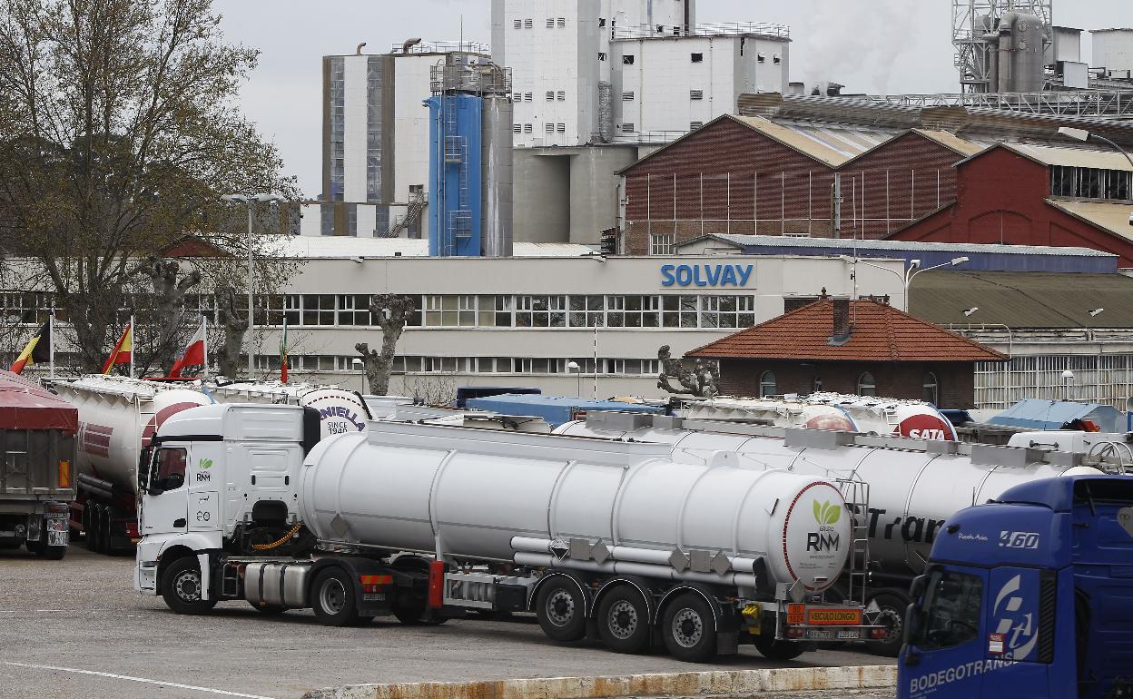 Inmediaciones del recinto industrial de Solvay en Torrelavega. 