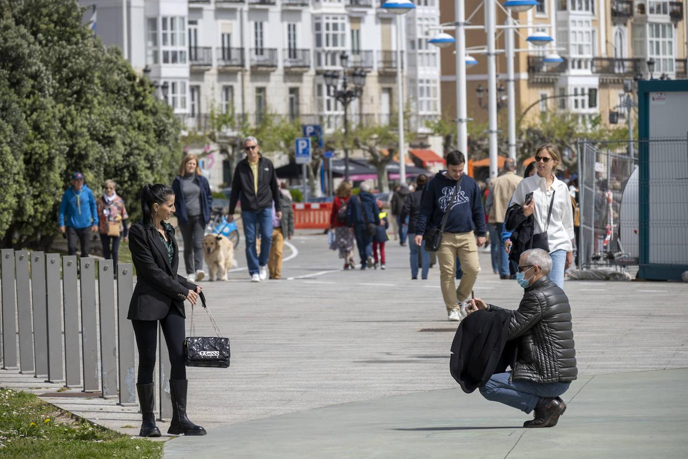 Las calles de Santander repletas de turistas en el primer fin de semana de vacaciones de Semana Santa sin restricciones. 