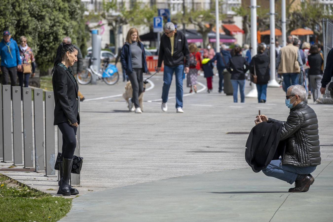 Las calles de Santander repletas de turistas en el primer fin de semana de vacaciones de Semana Santa sin restricciones. 