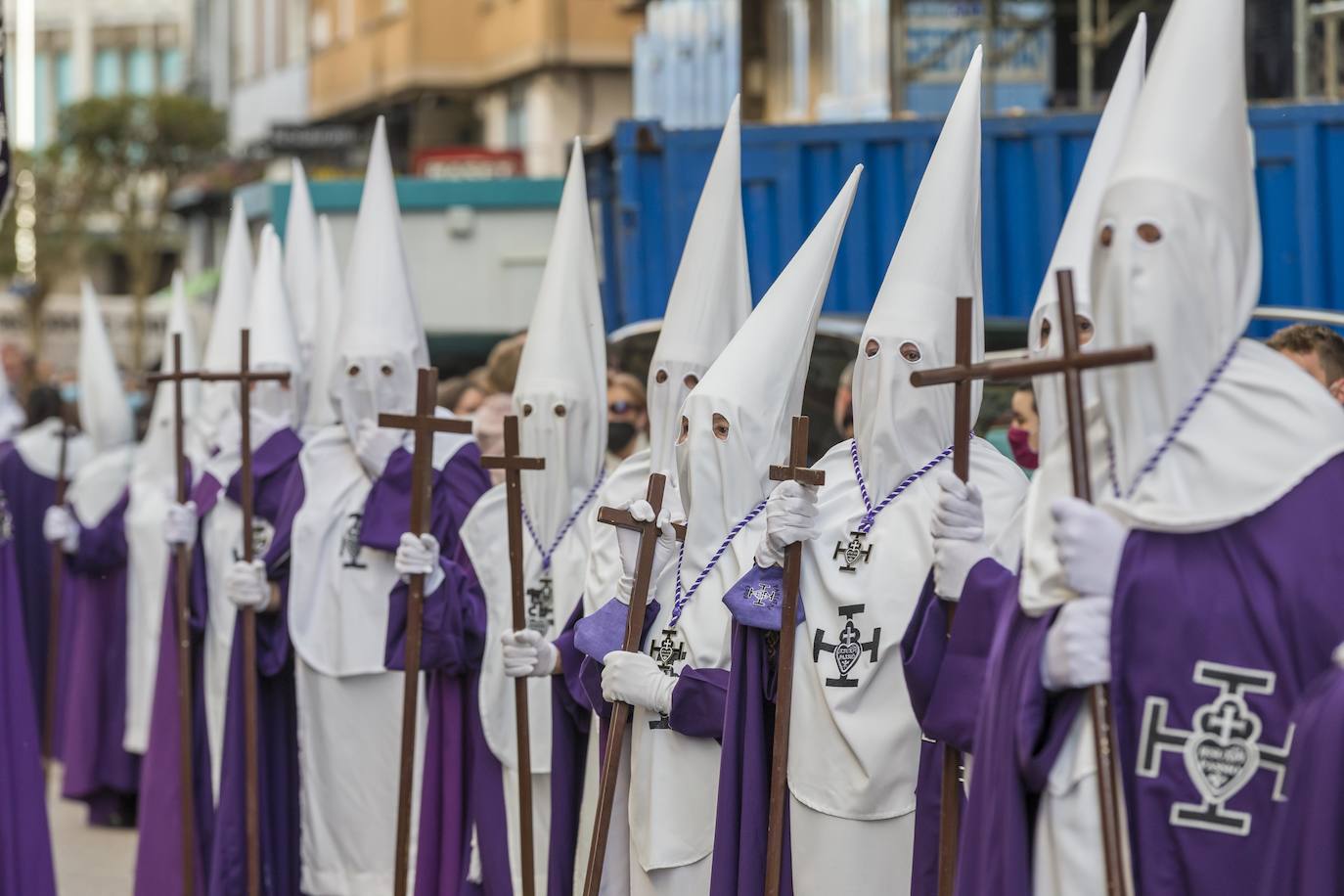La procesión partió de la iglesia de Los Pasionistas hacia la catedral, haciendo una parada en la calle Madrid, para homenajear al pueblo ucraniano