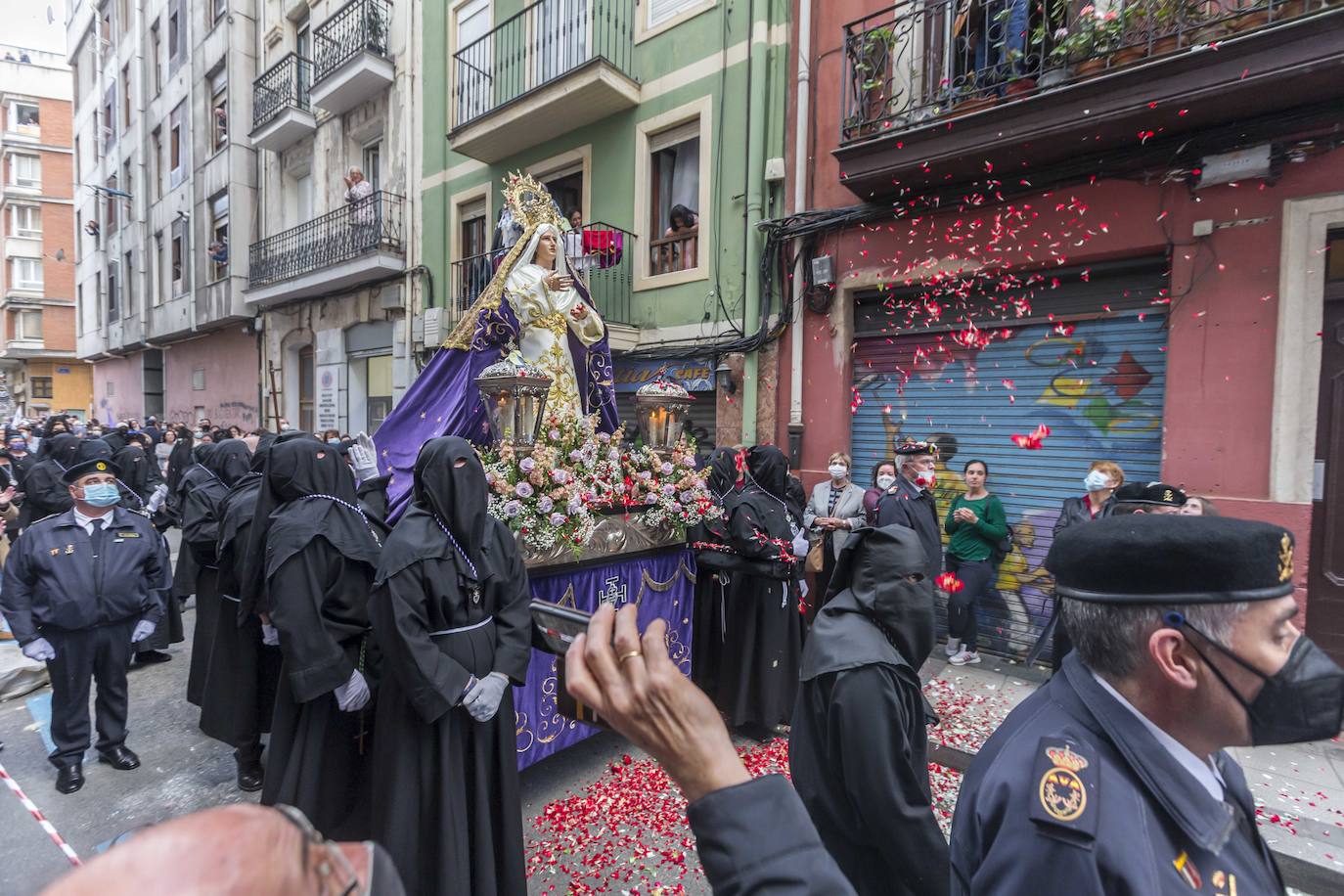 La procesión partió de la iglesia de Los Pasionistas hacia la catedral, haciendo una parada en la calle Madrid, para homenajear al pueblo ucraniano