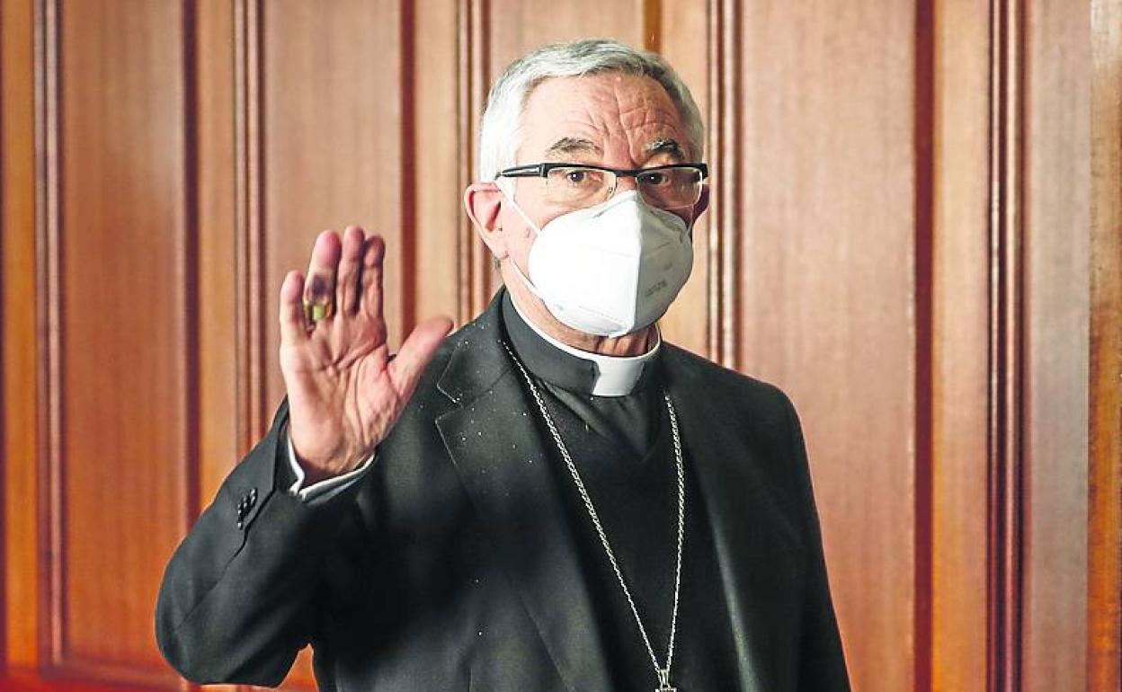 Manuel Sánchez Monge, obispo de Santander. 