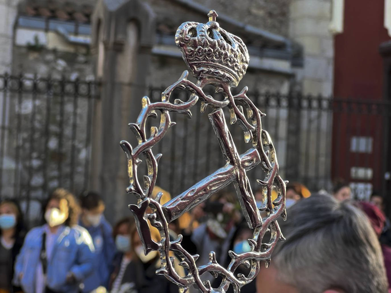 Fotos: Pasos y nazarenos en Santander en la Procesión de la Vera Cruz y Pasión del Señor