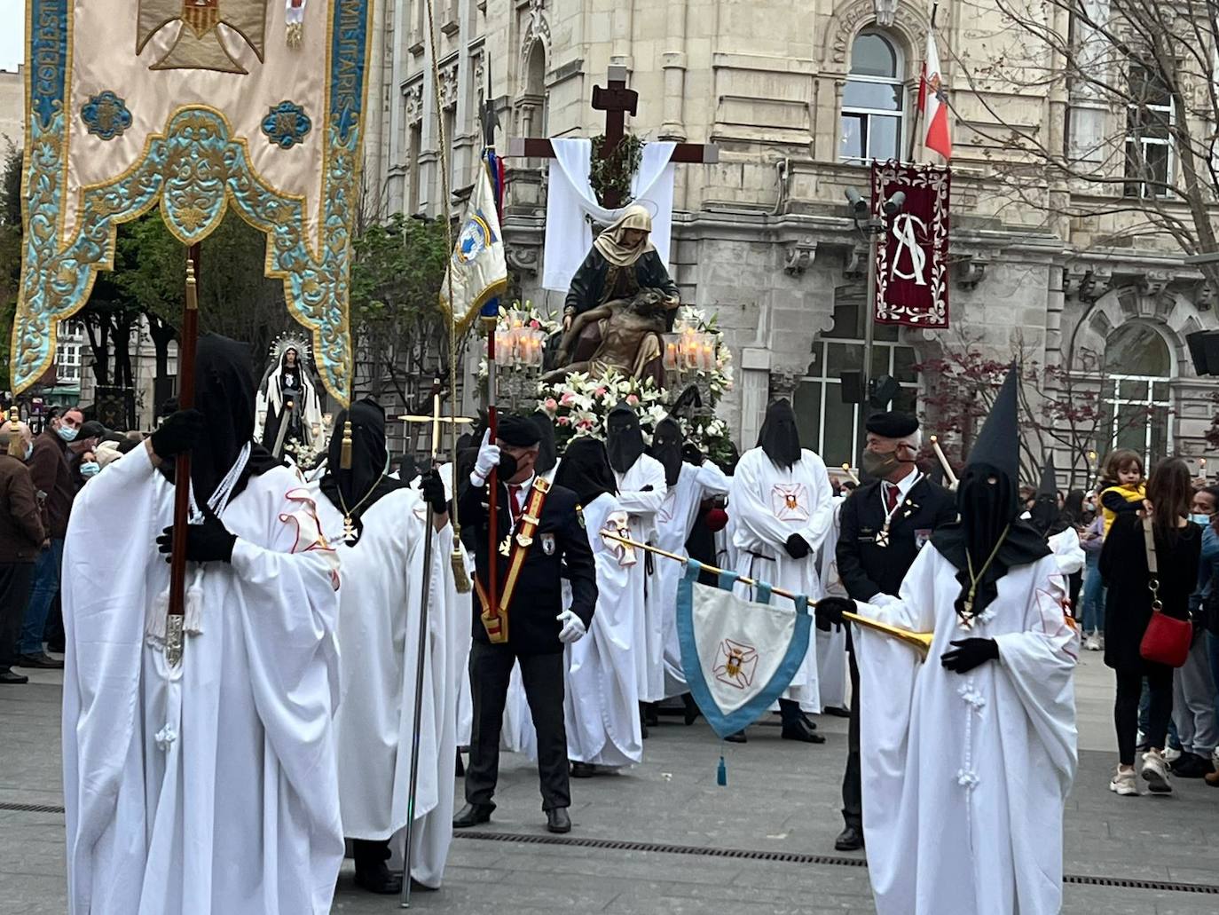Arrancó a las 20.00 horas desde la plaza del Ayuntamiento para recorrer Calvo Sotelo, Paseo de Pereda y Lope de Vega