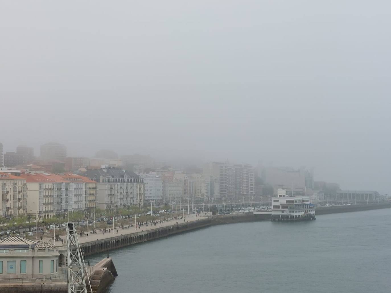 Fotos: Santander amanece cubierto por la niebla