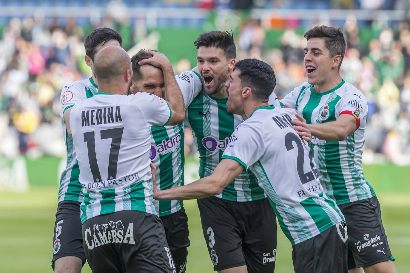 Fotos: Imágenes de la celebración de la victoria del Racing frente a la UD Logroñés