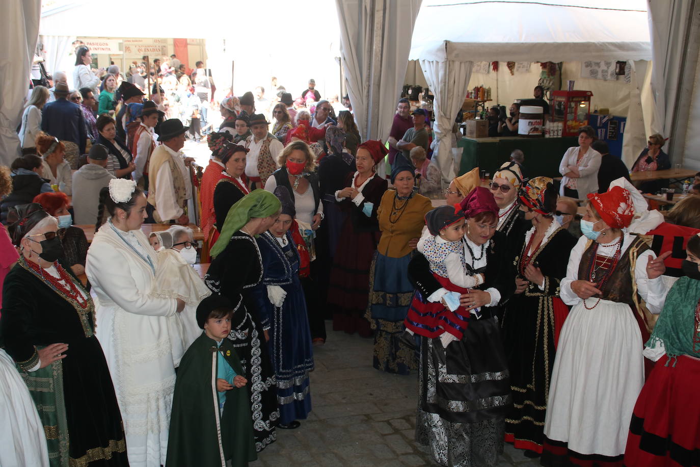 Fotos: Las enfermeras, embajadoras de la Gran Fiesta del Sobao Pasiego y la Quesada