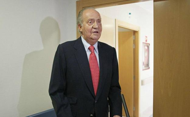 Juan Carlos I pide disculpas tras ser dado de alta por una operación tras el accidente de Botsuana.