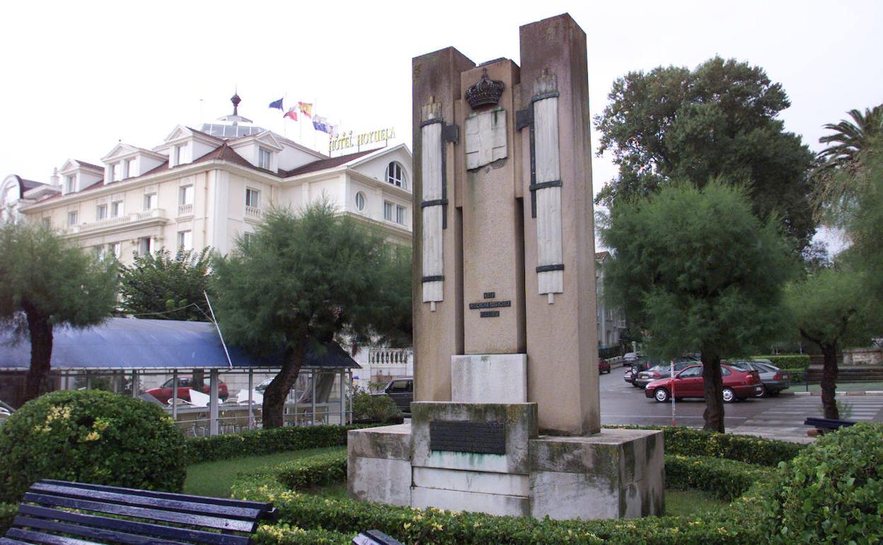 El monumento 'A las heroicas legiones italianas'. 