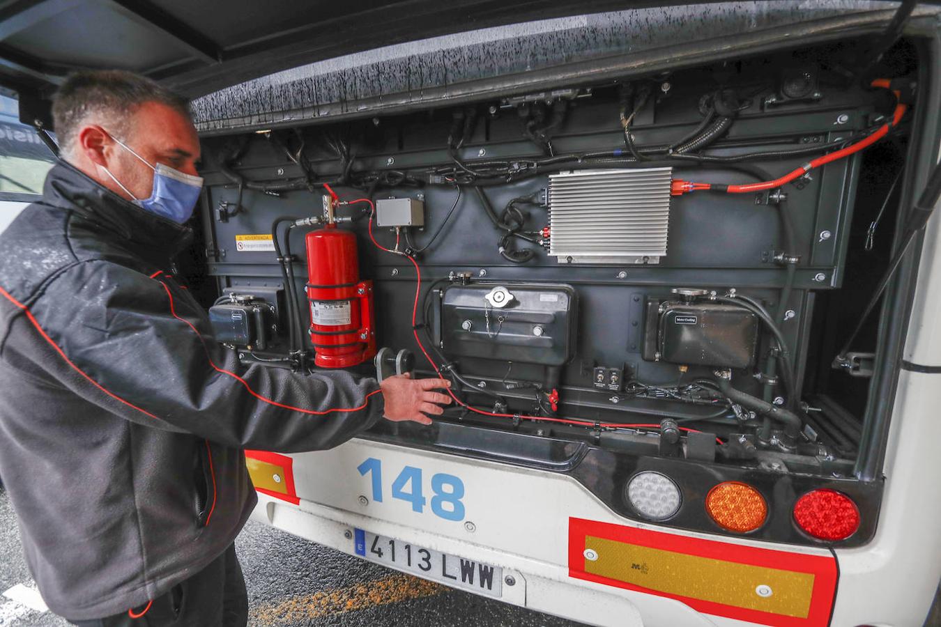 Los buses que no contaminan recorren la línea central de la ciudad.