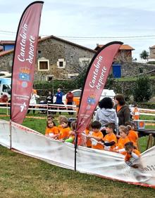 Imagen secundaria 2 - Celebrado el cross escolar del Arenal de Penagos a favor de Ucrania