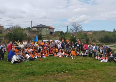 Imagen secundaria 1 - Celebrado el cross escolar del Arenal de Penagos a favor de Ucrania