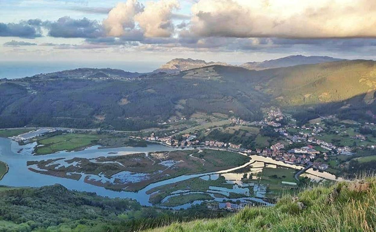 El futuro plan pretende poner en valor los recursos y valores turísticos de la cuenca baja del Asón 