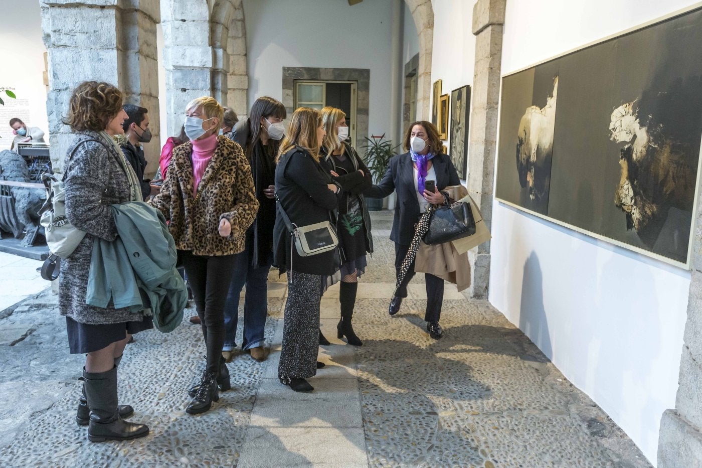 Las obras del pintor se exhiben en el Patio del Parlamento hasta el mes de junio. roberto ruiz