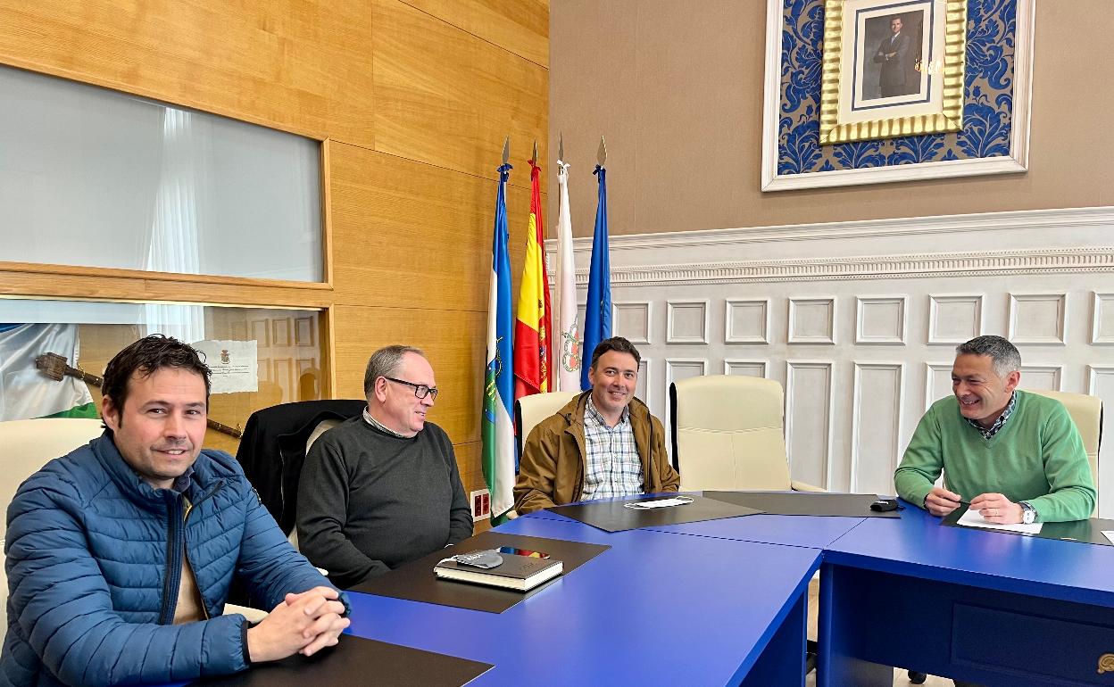 Imagen de la reunión mantenida por los alcaldes campurrianos. 