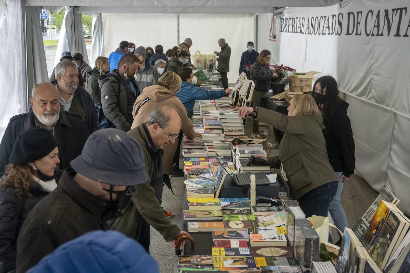 Un Día del Libro a medio gas por la lluvia