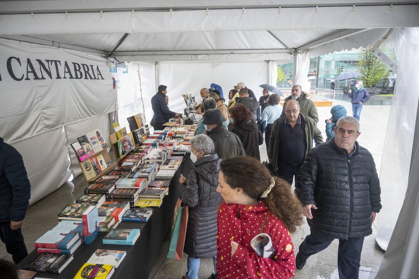 Un Día del Libro a medio gas por la lluvia