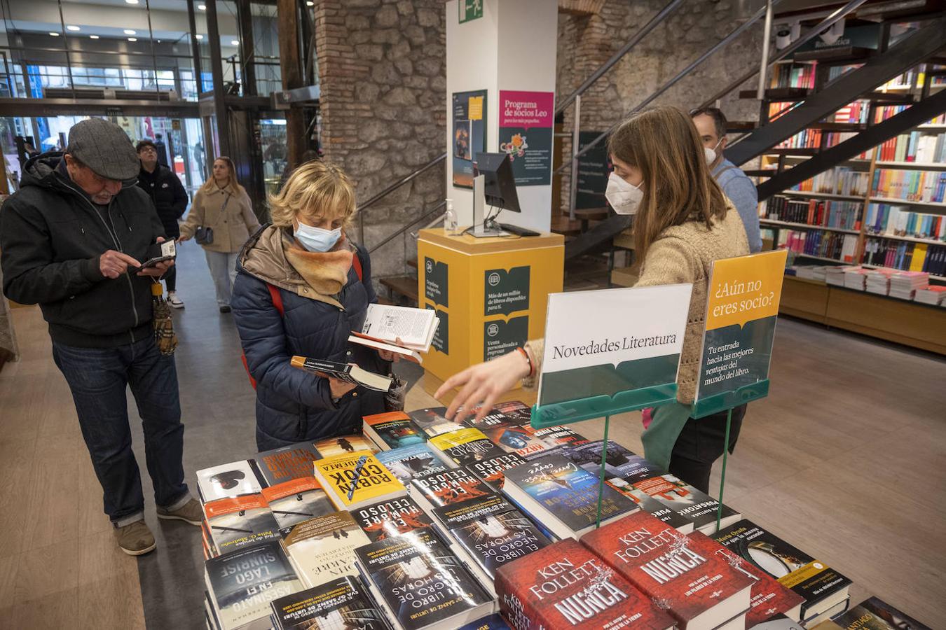 Un Día del Libro a medio gas por la lluvia