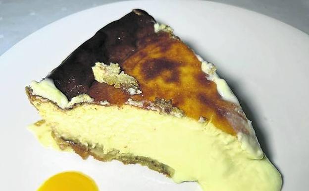 Exquisita tarta de queso al horno.