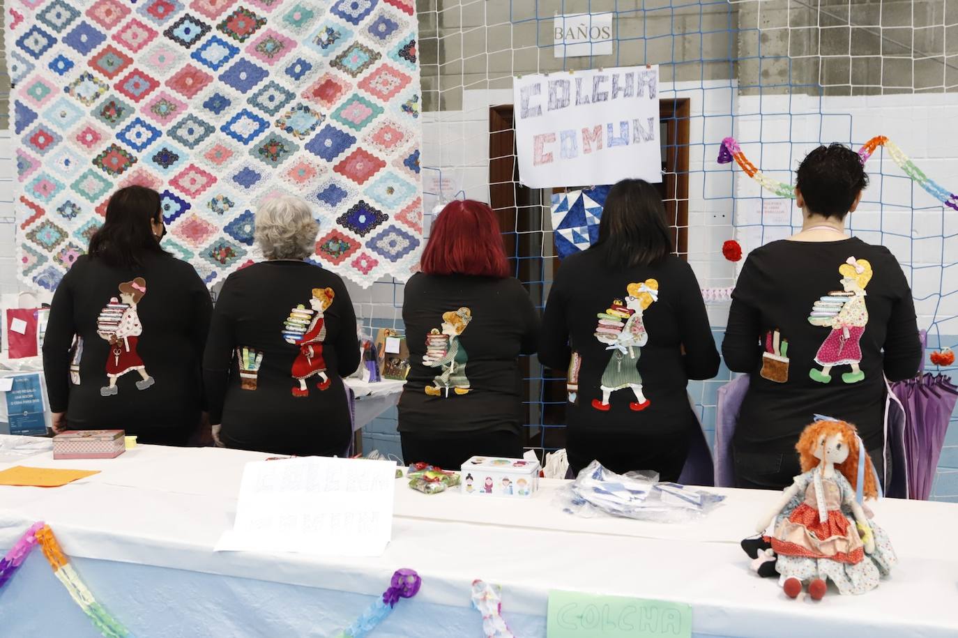 La cita ha reunido a unas 500 mujeres de talleres y grupos de trabajo de Patchwork de diferentes ciudades españolas y de Cantabria.