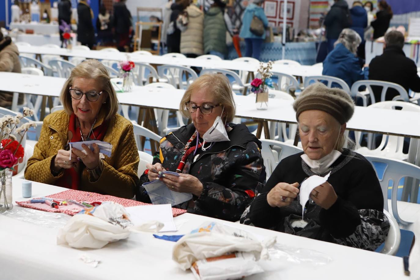 La cita ha reunido a unas 500 mujeres de talleres y grupos de trabajo de Patchwork de diferentes ciudades españolas y de Cantabria.