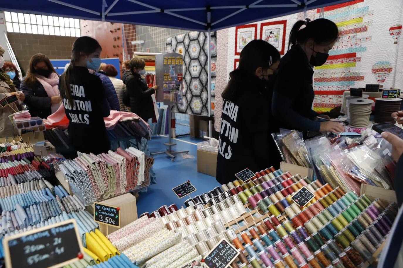 La cita ha reunido a unas 500 mujeres de talleres y grupos de trabajo de Patchwork de diferentes ciudades españolas y de Cantabria.