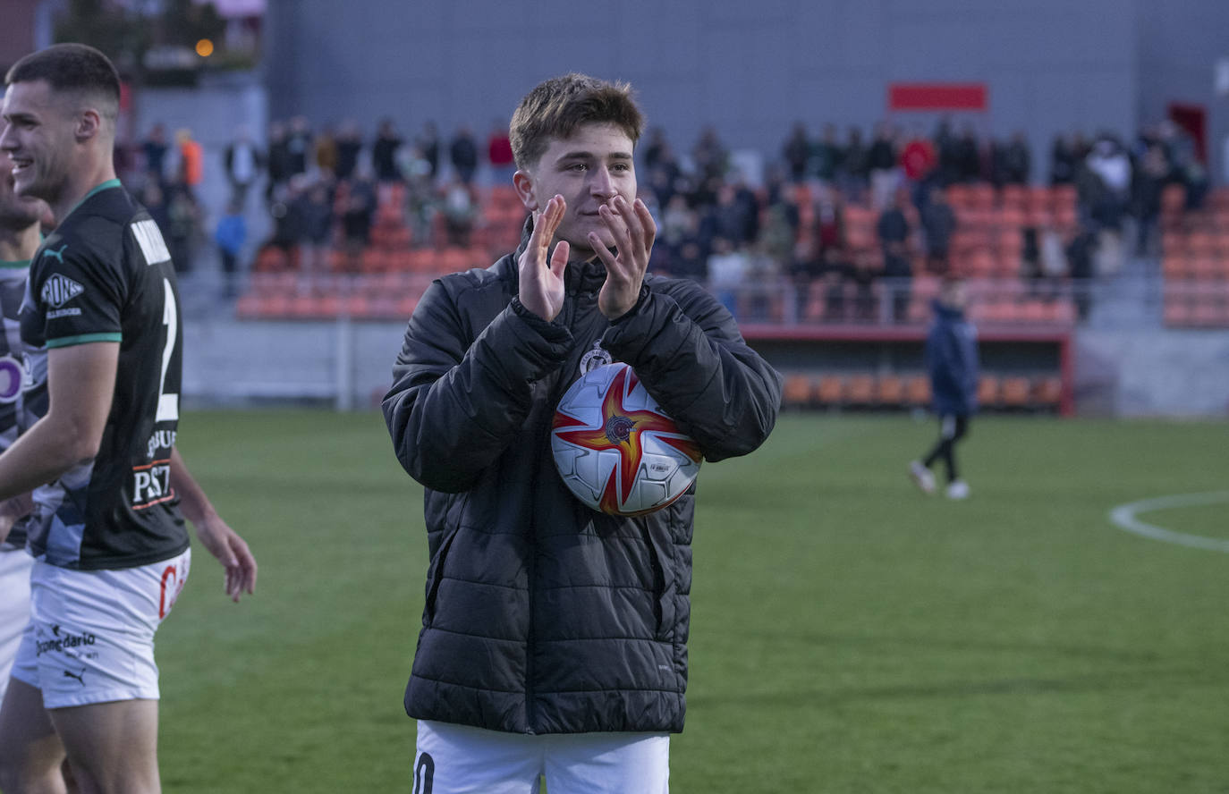 Fotos: El Racing gana en Majadahonda y acaricia el ascenso