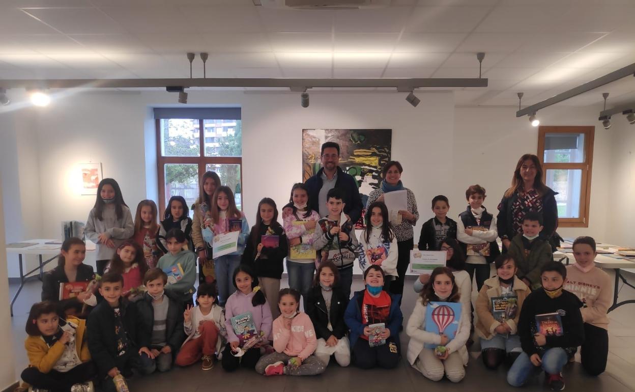 Foto de familia de los participantes en una de las ediciones con más originales presentados 