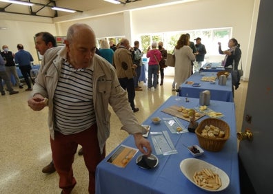 Imagen secundaria 1 - Las Jornadas del Queso del IES Fuente Fresnedo rinden homenaje a Manuel Arroyo