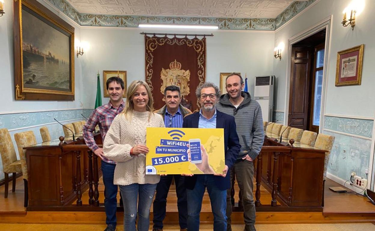 Imagen de la presentación del proyecto Wifi4EU en Castro en 2020 