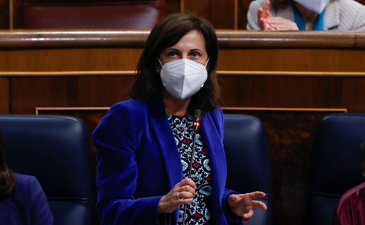 La ministra de Defensa, Margarita Robles durante el Pleno del Congreso celebrado este miércoles. 