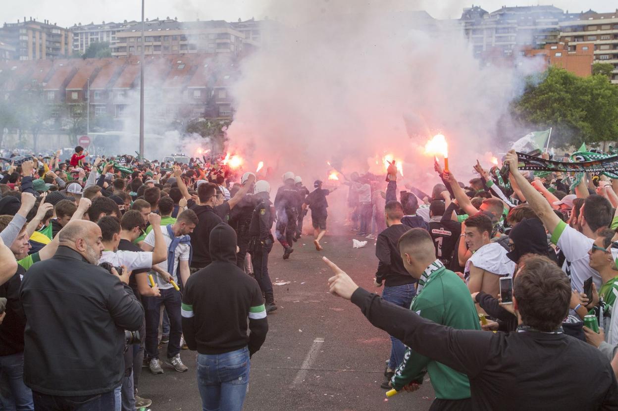 Llegada del Racing a los Campos de Sport de El Sardinero el 26 de mayo de 2019.