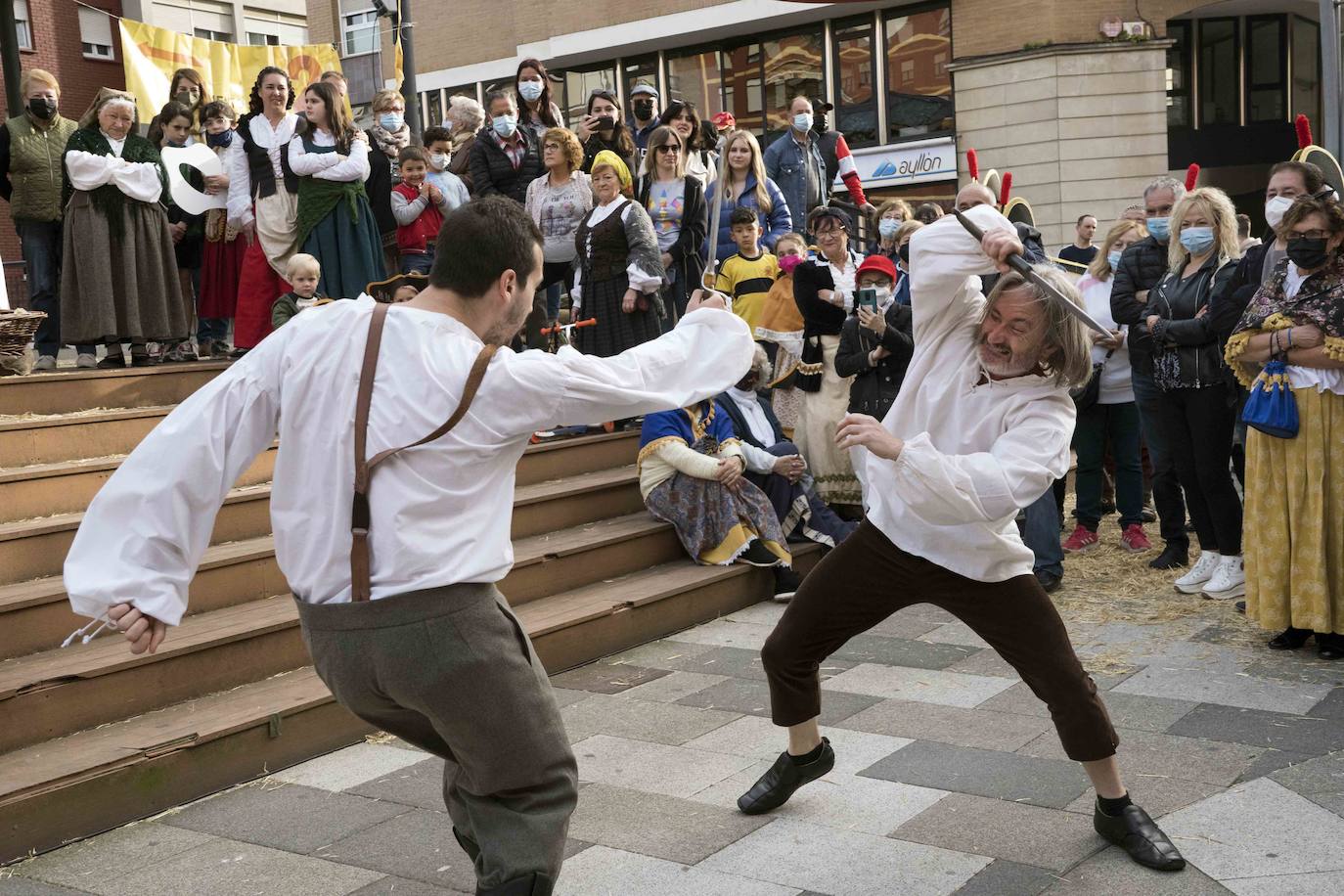 El municipio celebra hasta el 2 de mayo la Fiesta Homenaje a Pedro Velarde, una cita en recuerdo al militar de Muriedas que se va a desarrollar a través de varias actividades, espectáculos y actuaciones de calle dirigidas a toda la familia
