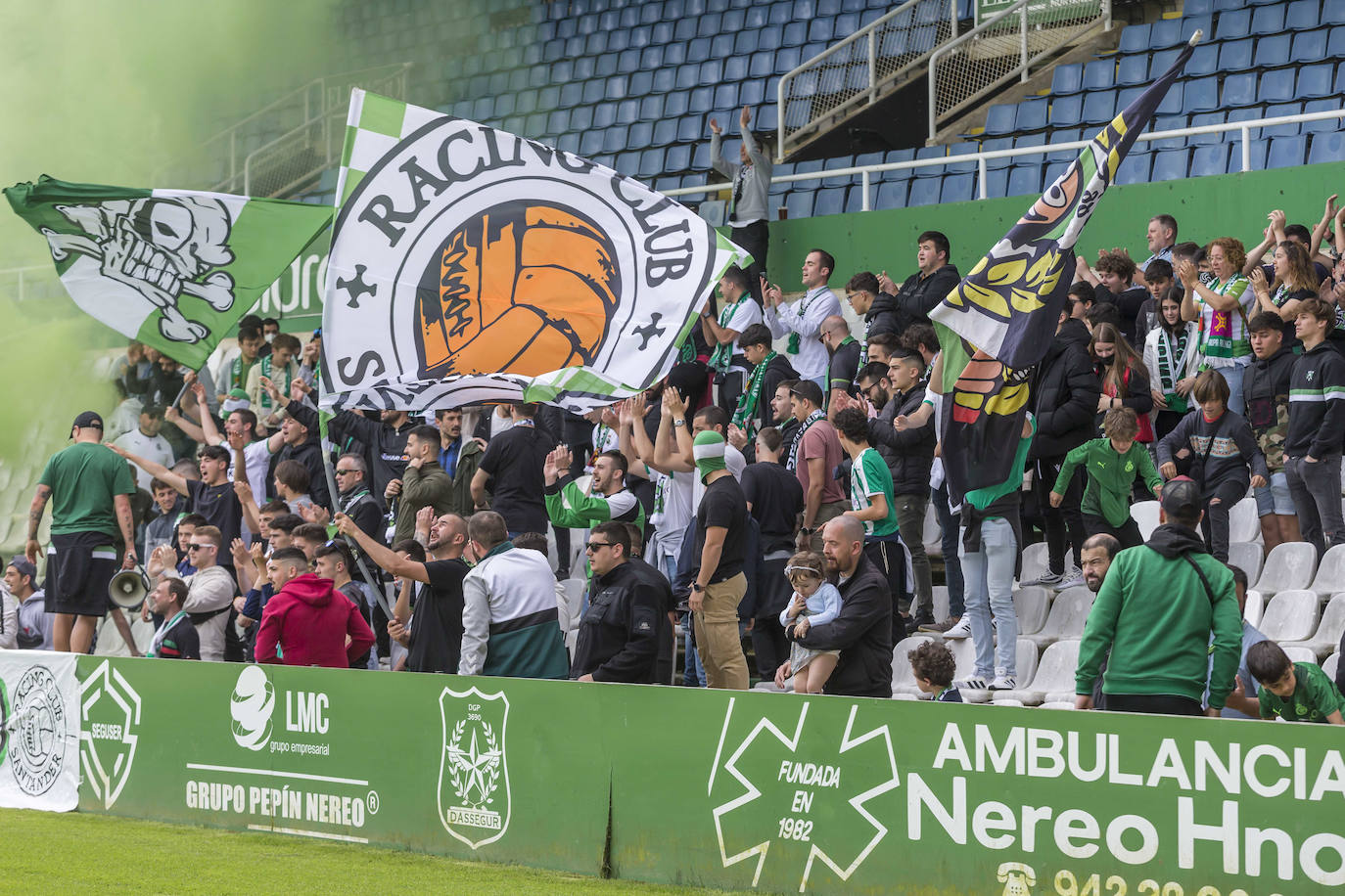 El equipo cántabro, apoyado por un estadio lleno y con la fiesta ya preparada por si hay éxito este domingo, busca ante el Celta B el punto que le devuelva a Segunda