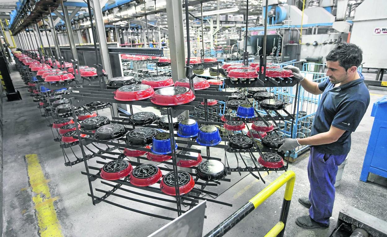 Instalaciones de Vitrinor en la localidad cántabra de Guriezo, especializada en la producción de menaje de cocina Magefesa. 