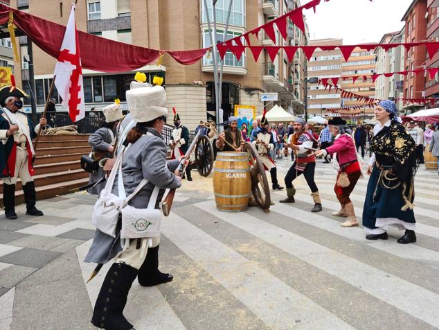 El municipio celebra hasta el 2 de mayo la Fiesta Homenaje a Pedro Velarde, una cita en recuerdo al militar de Muriedas que se va a desarrollar a través de varias actividades, espectáculos y actuaciones de calle dirigidas a toda la familia
