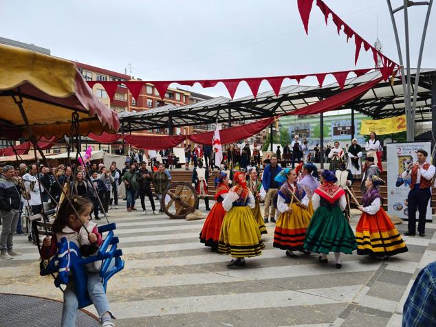 El municipio celebra hasta el 2 de mayo la Fiesta Homenaje a Pedro Velarde, una cita en recuerdo al militar de Muriedas que se va a desarrollar a través de varias actividades, espectáculos y actuaciones de calle dirigidas a toda la familia