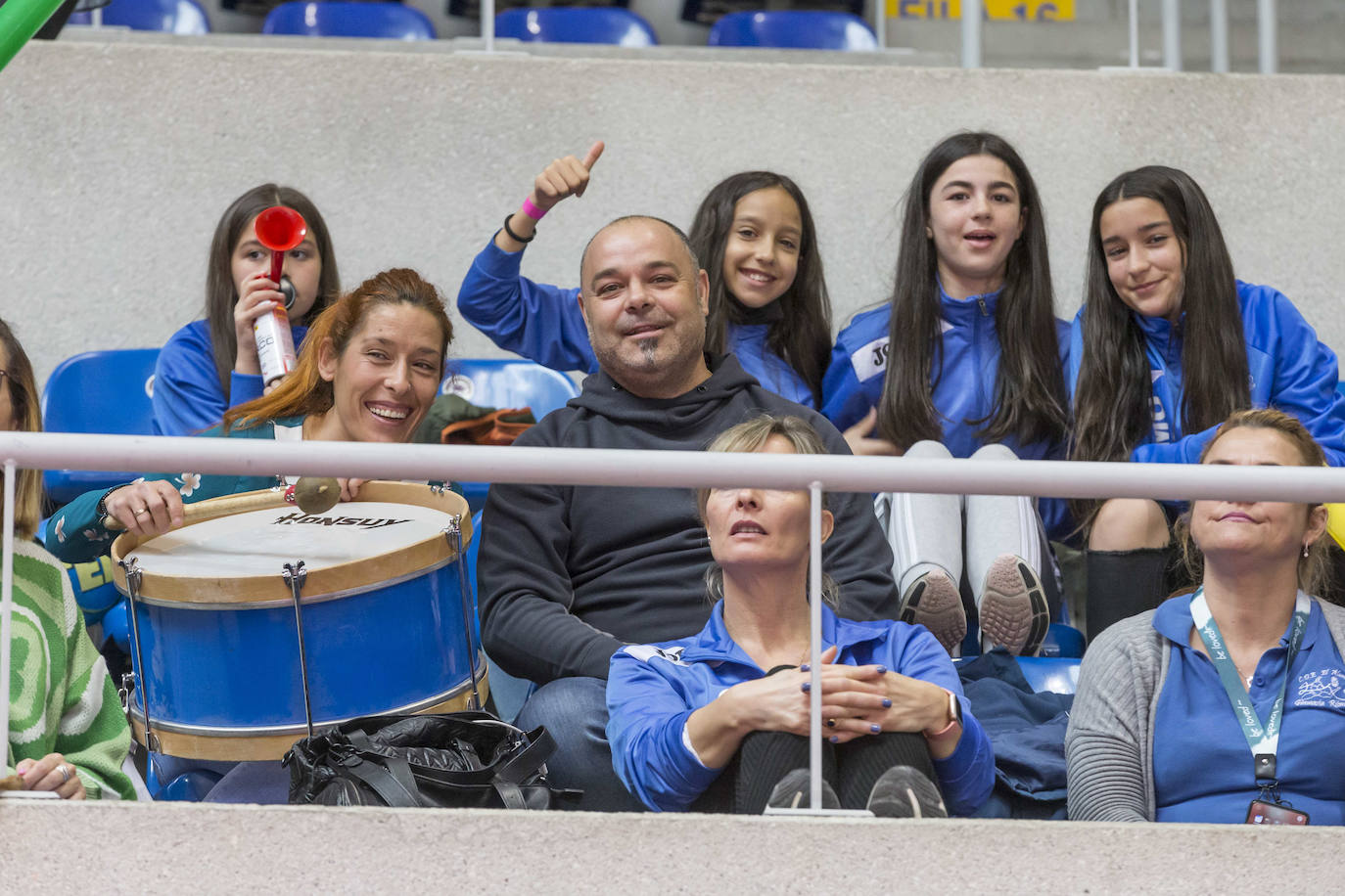 Las atletas derrocharon ganas y talento sobre la pista santanderina.