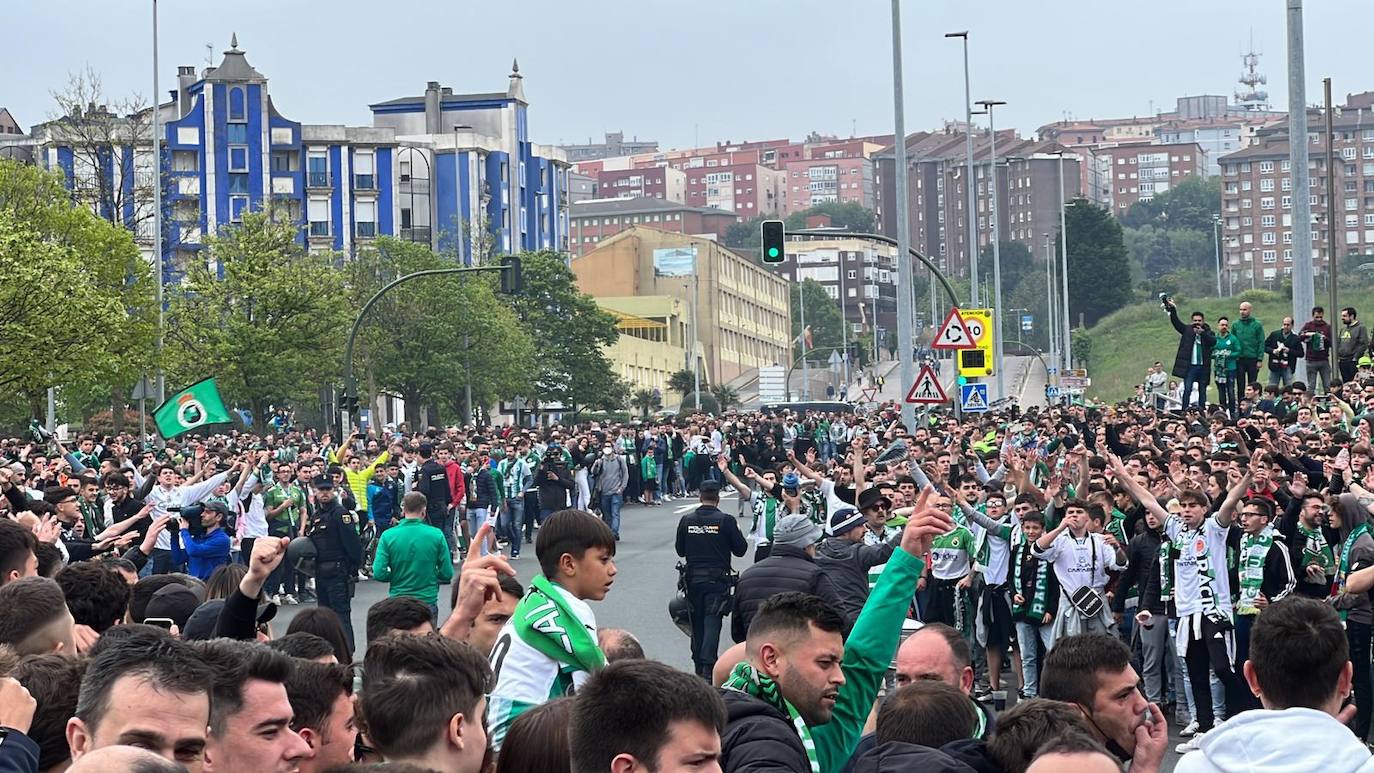 Fotos: Así ha sido el emocionante recibimiento al Racing en El Sardinero