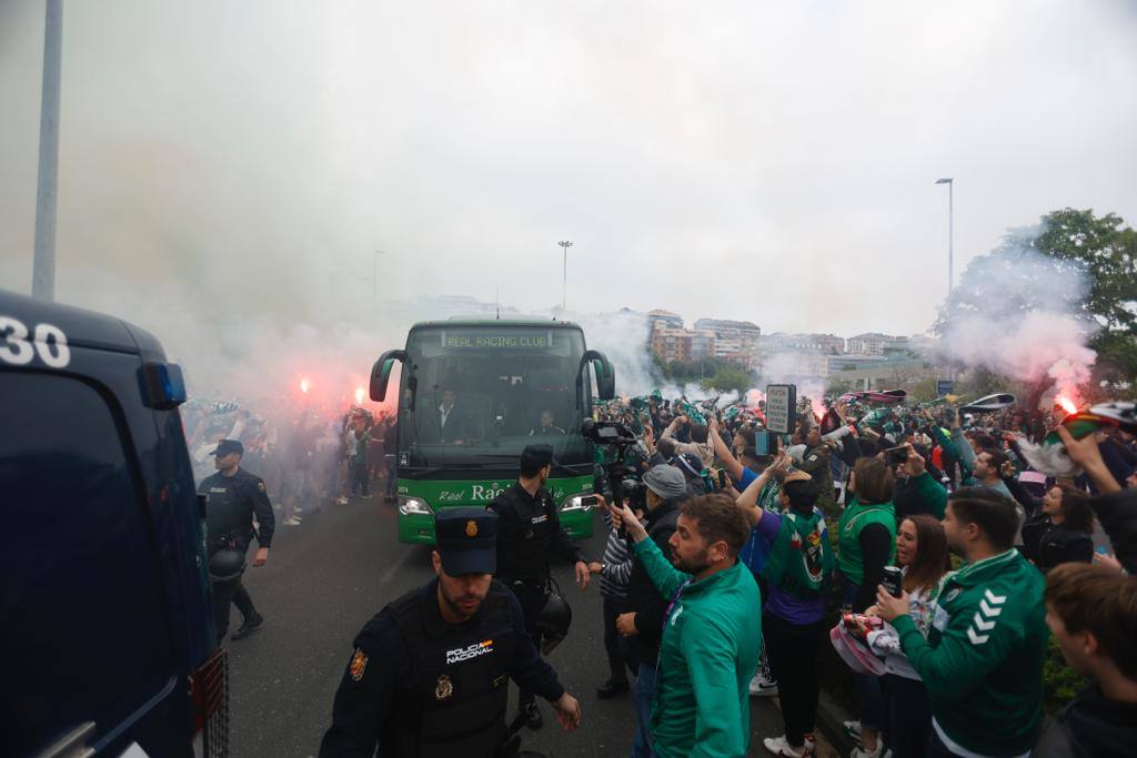 Fotos: Así ha sido el emocionante recibimiento al Racing en El Sardinero