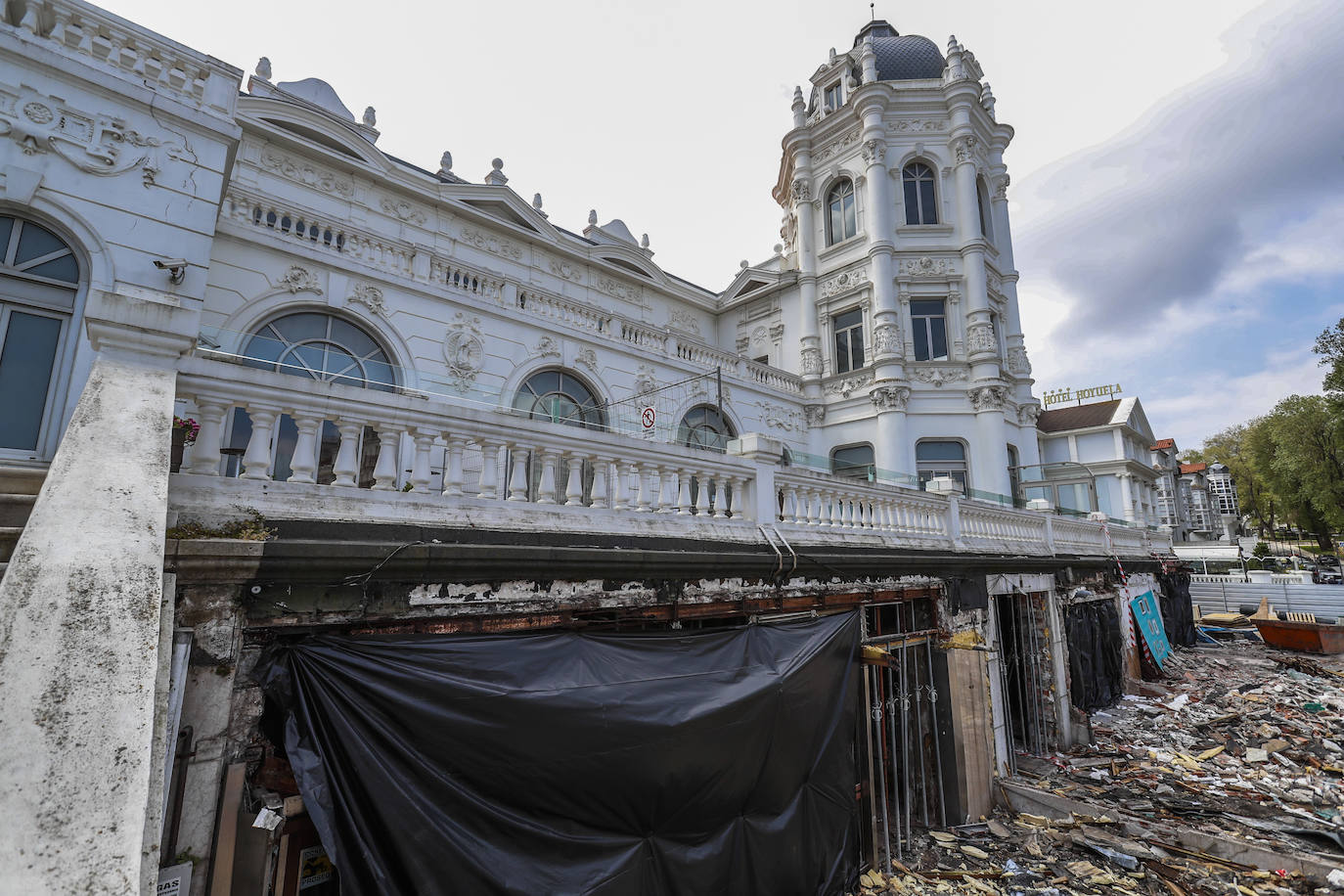 Imagen de los bajos del Casino de Santander.