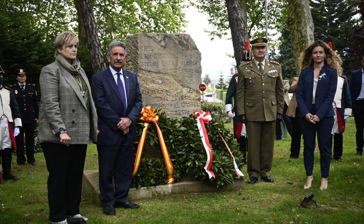 Camargo homenajea a Velarde y a los «héroes» que luchan por Ucrania