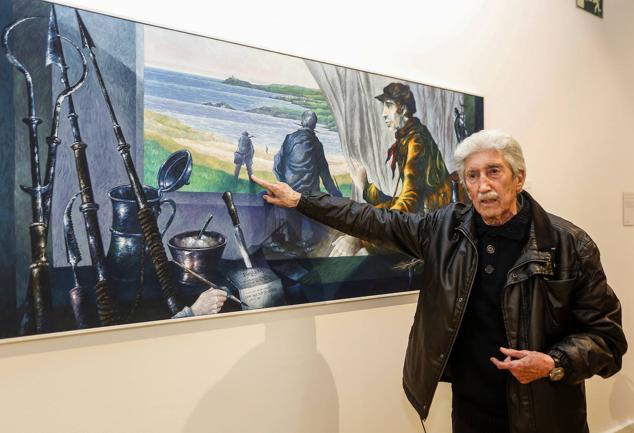 El artista José Ramón Sánchez, en la inauguración de la exposición en Torrelavega.