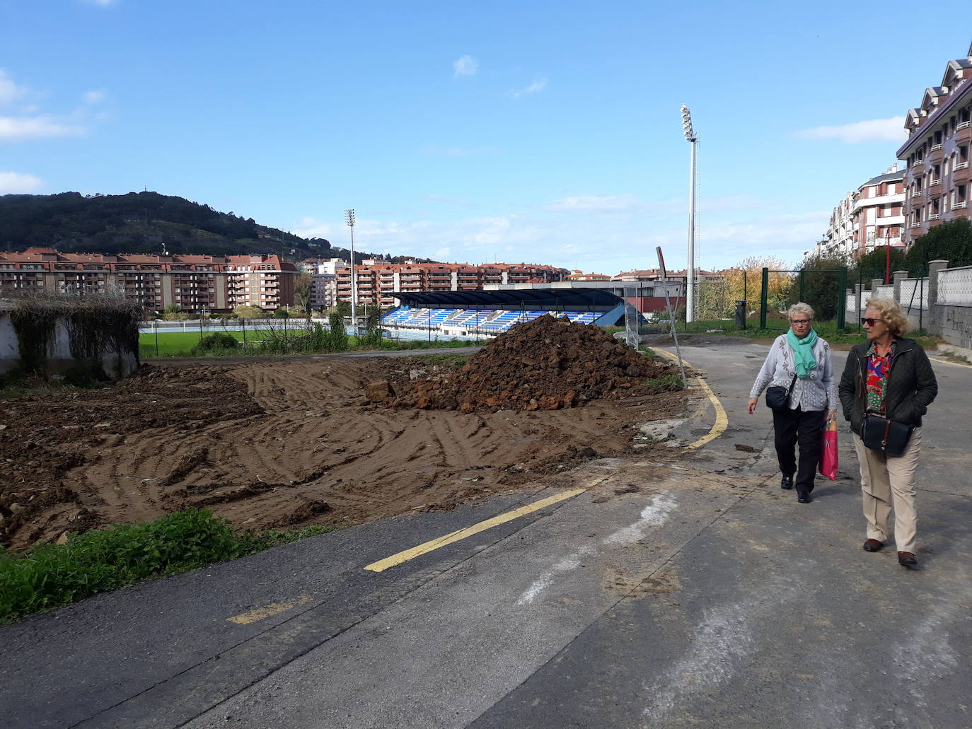 Una de las modificaciones presupuestarias afecta al vial de Riomar. 